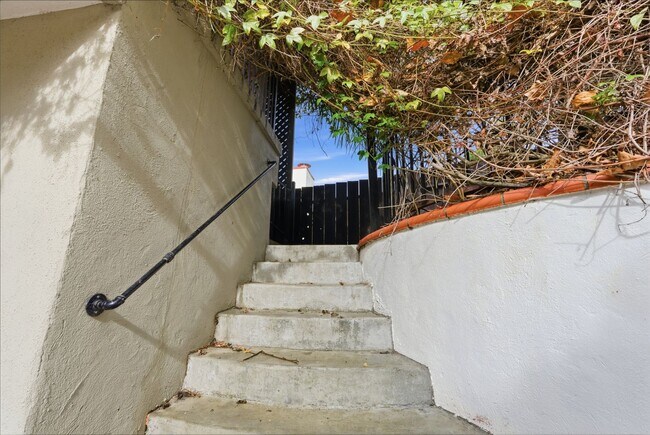 Building Photo - Exceptional Home in the Back of the Valley, Pacifica