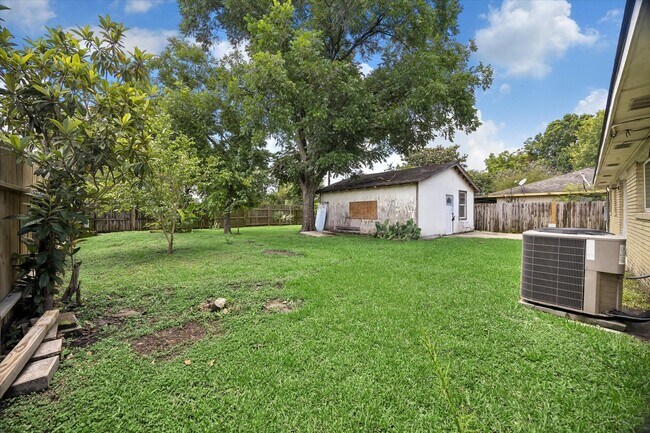 Building Photo - 9315 Glen Shadow Dr