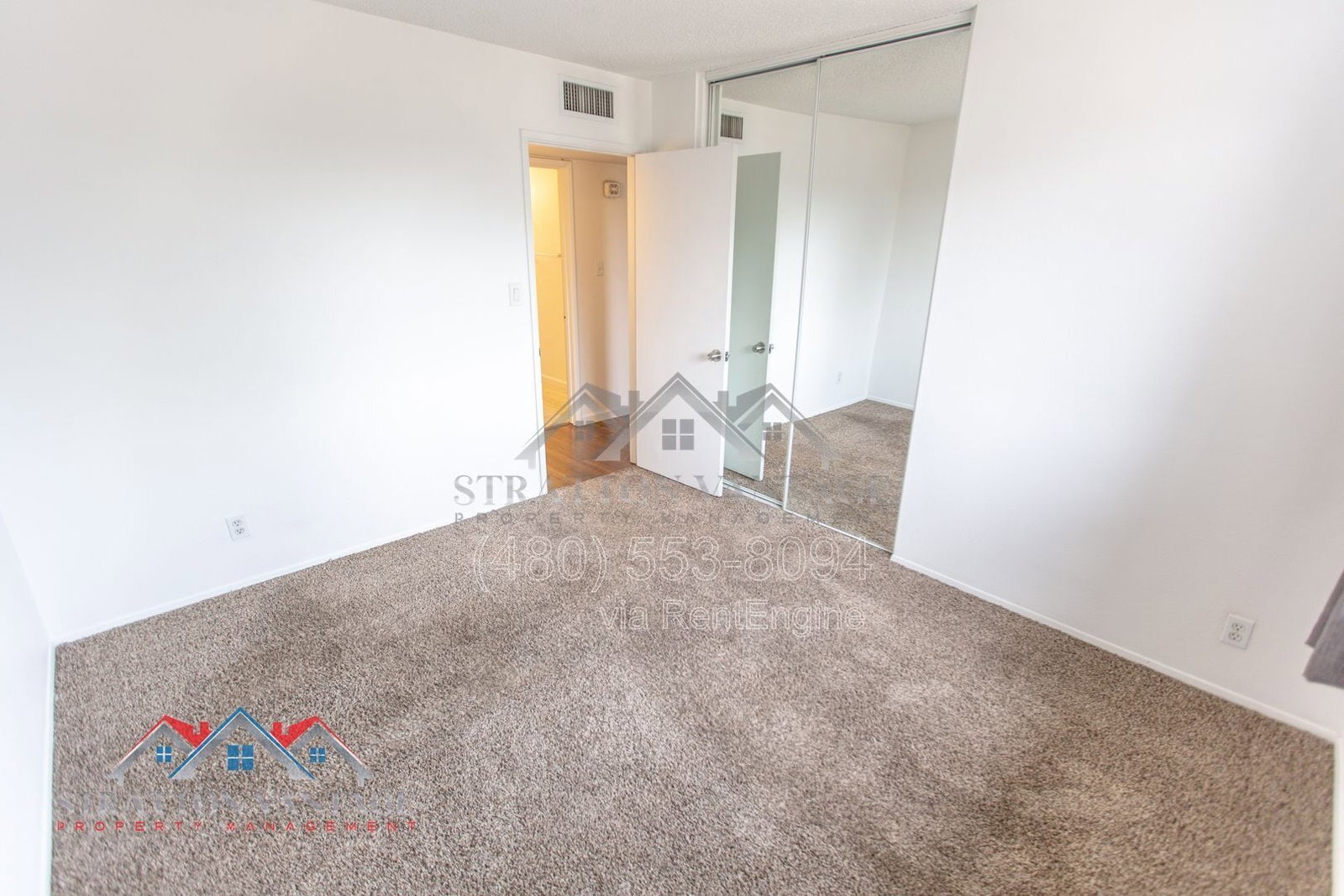 Building Photo - 2602 W Columbine Dr