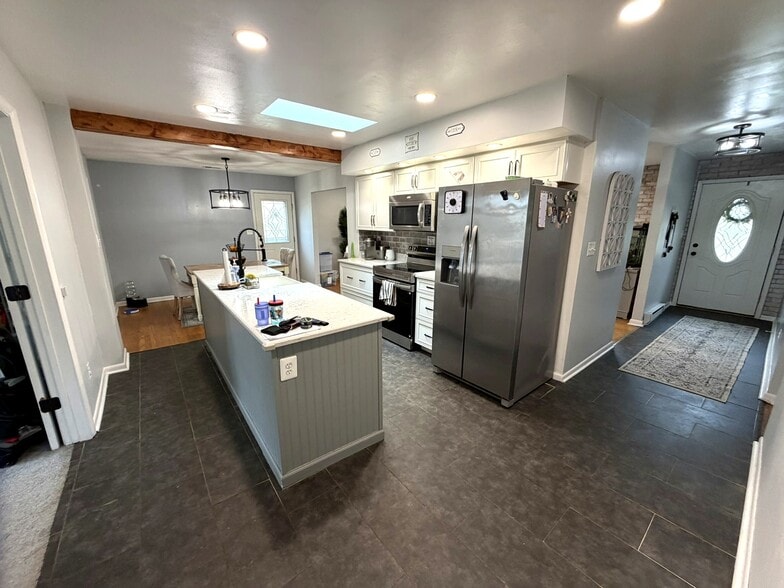 Building Photo - 2119 Oaklyn Dr