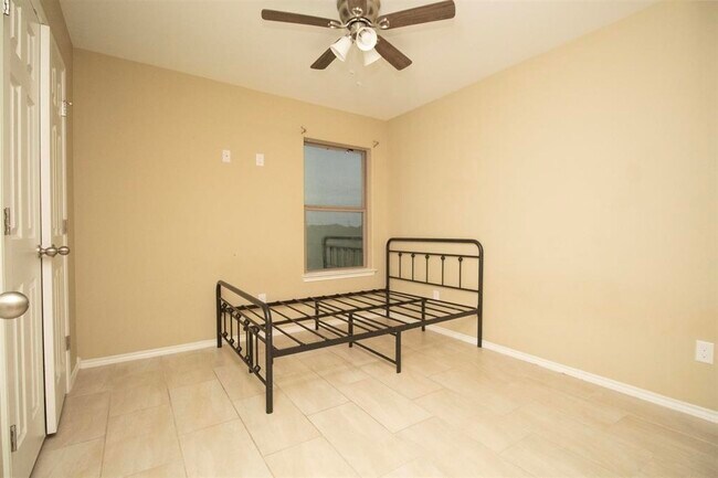 Building Photo - 4316 Ramona Dr