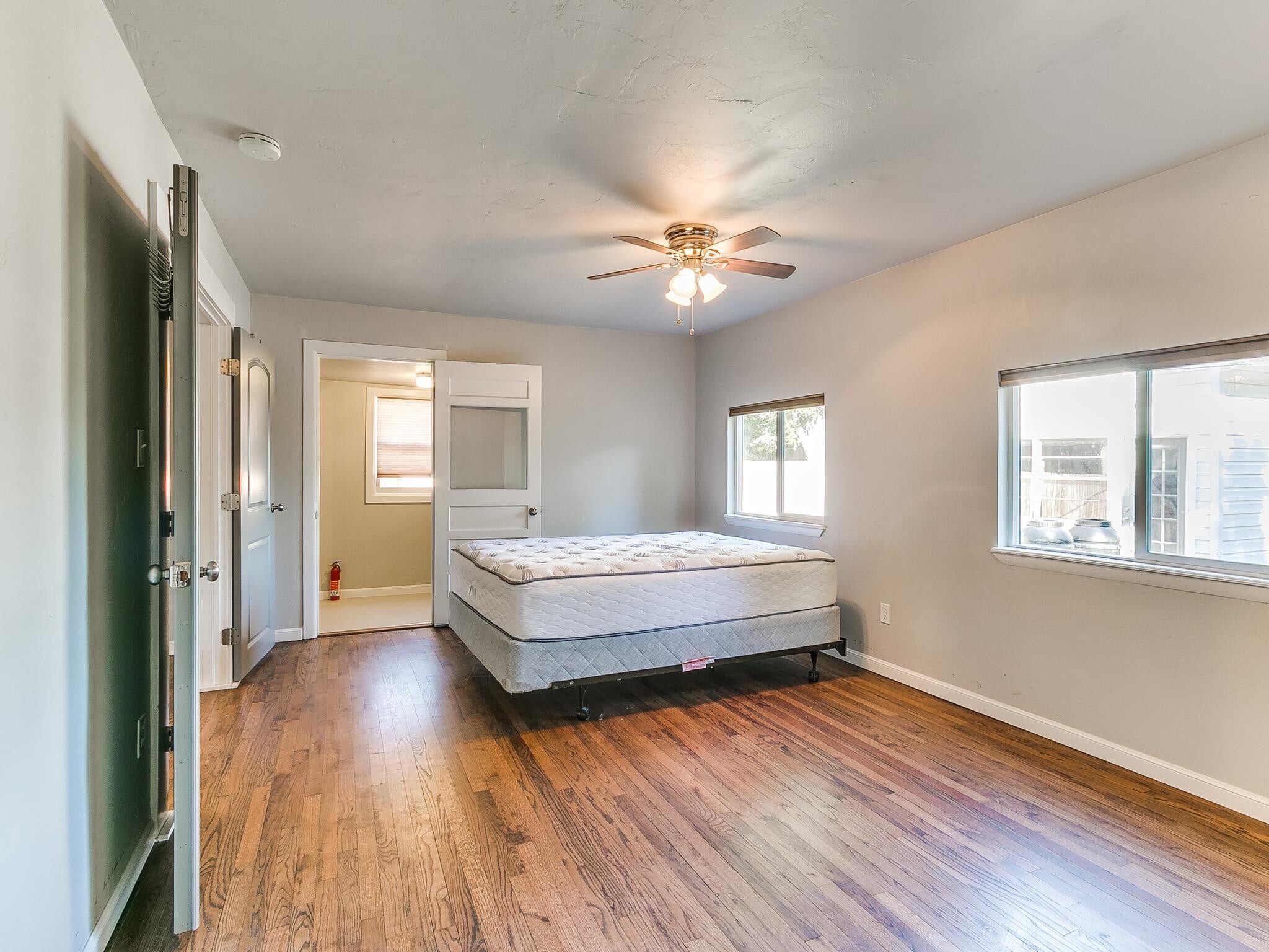 Building Photo - 703 Dakota St