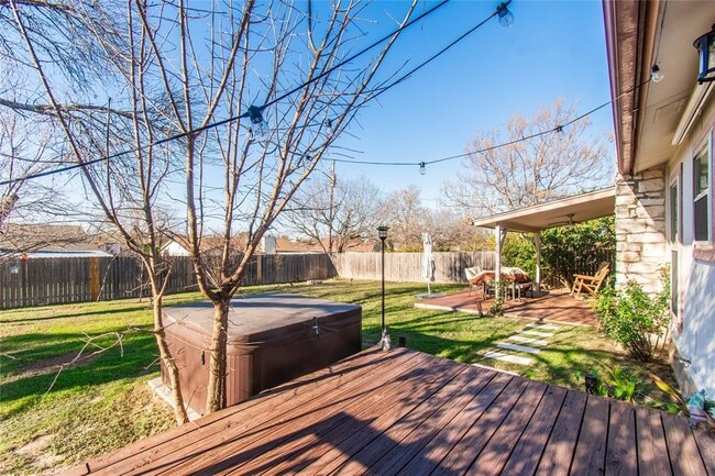 Building Photo - 501 Greenway Dr