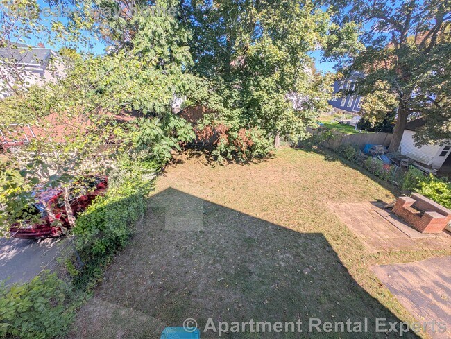 Building Photo - 58 Monument St