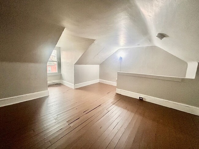 Building Photo - Spacious 4-Bedroom Single-Family Home in Lancaster!