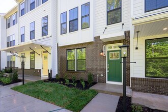 Building Photo - 2864 Sweetbay St