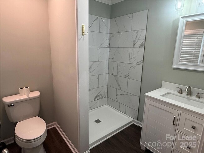 Building Photo - 820 Hamrick St