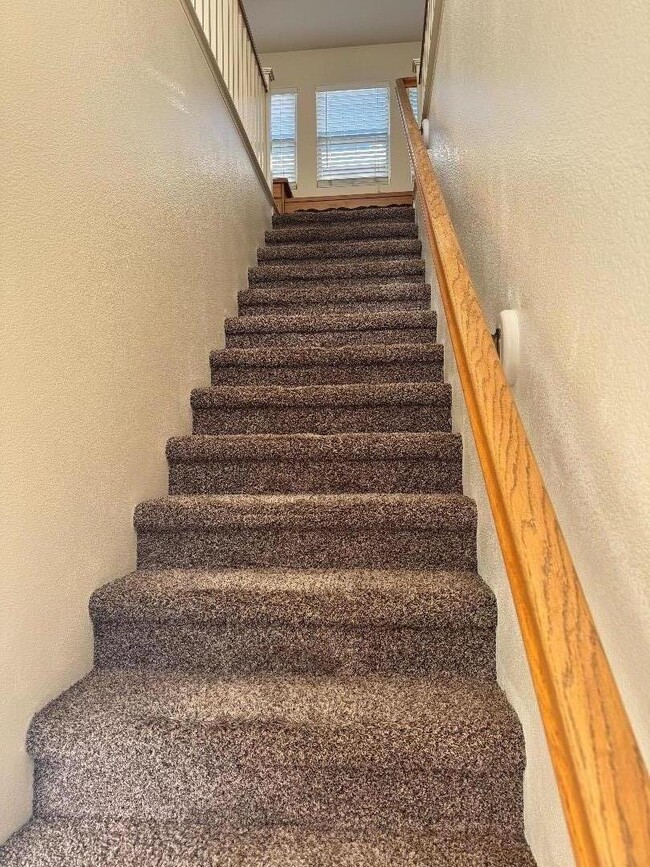 Building Photo - 624 Gardenia Pl