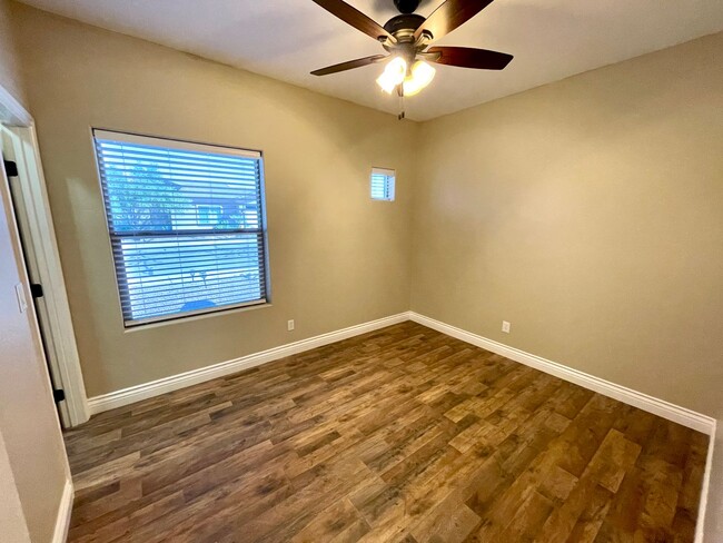 Building Photo - Elegant 3 Bedroom, 2 bathroom Home in Legacy Ranch Neighborhood in Central Kingman!
