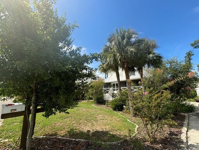 Building Photo - 802 Marvin Ave