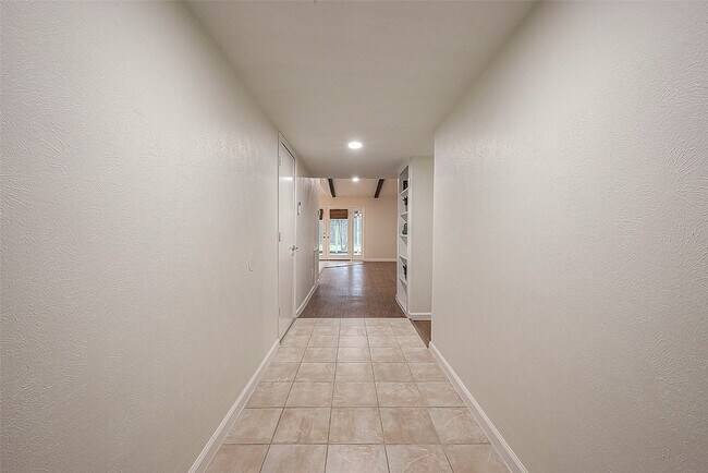 Building Photo - 16810 Sweno Ct