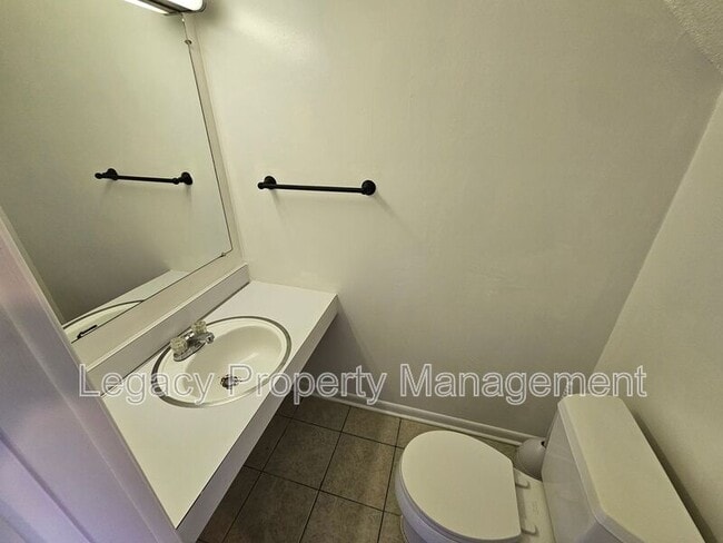 Building Photo - 514 Peele St