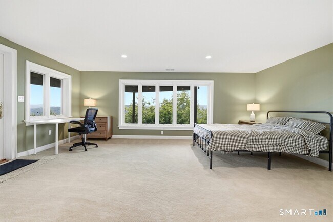 Building Photo - 12 Fox Run