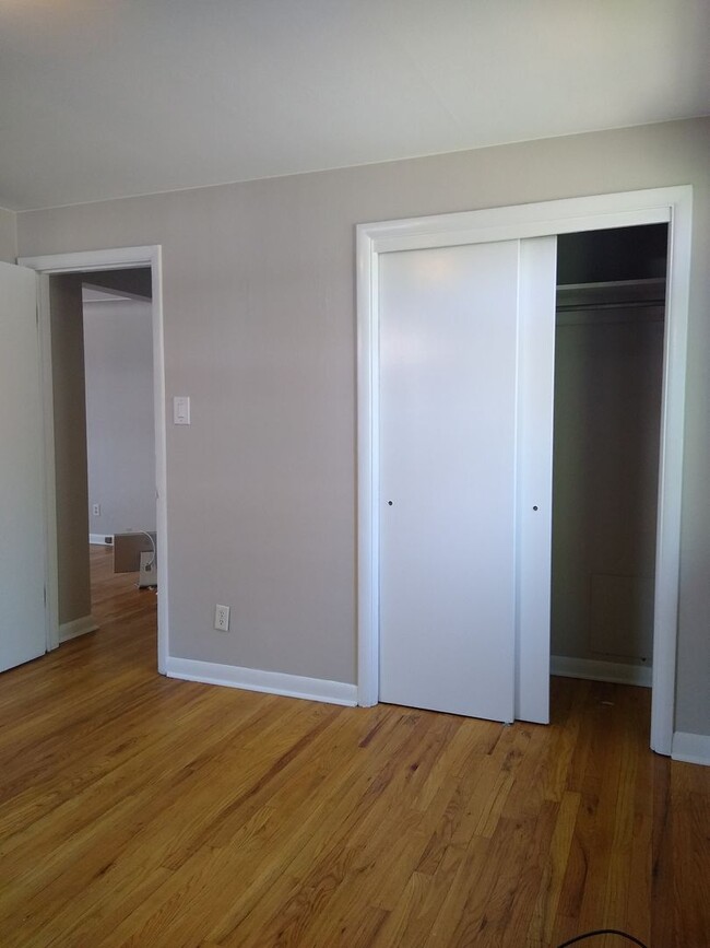 Building Photo - Park Hill 2 Bedroom 1 Bath Central Air! At...