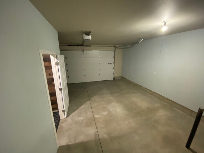 Building Photo - Spacious 3-Bedroom Home with Bonus Room in...