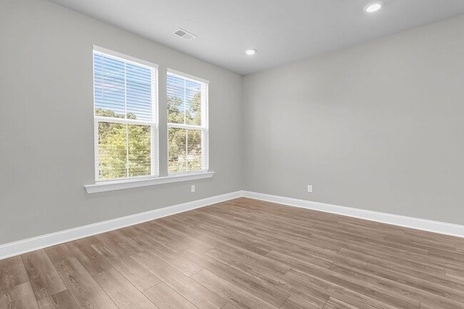 Building Photo - 1247 Tice Ln