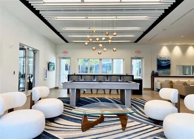 Building Photo - 1621 S Dixie Hwy