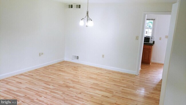 Building Photo - 126 S Virginia Ave