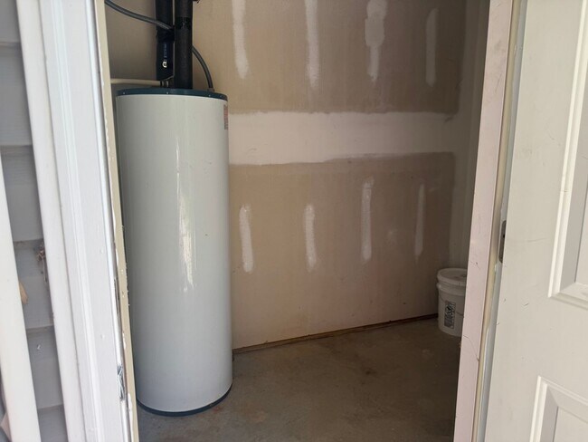 Building Photo - Three Bedroom Townhouse in Sherrills Ford with Bonus Room