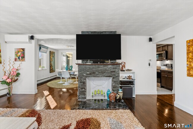 Building Photo - 1701 Boulevard