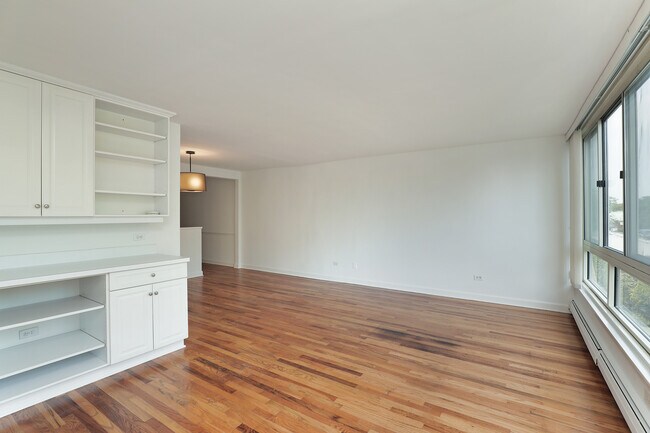 Building Photo - 2730 Central St