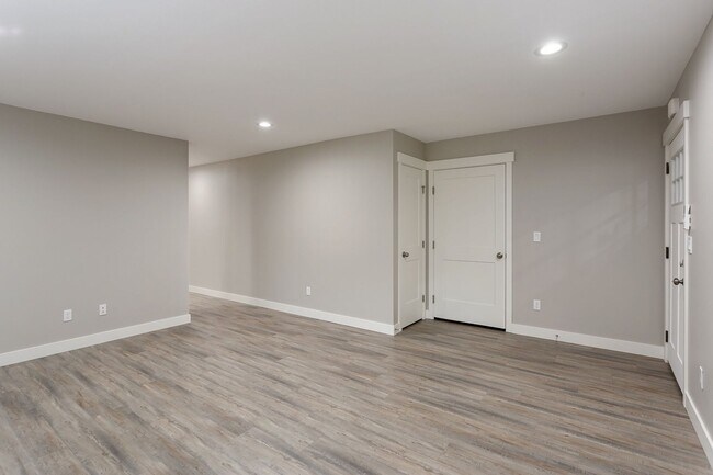 Building Photo - 3 Bed, 2 Bath Home in Maple Falls with 2 Car garage