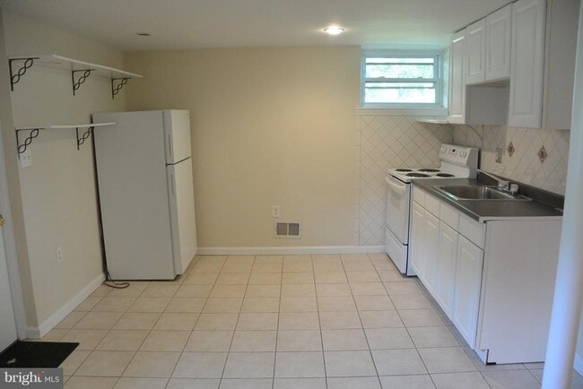 Building Photo - 3720 Terrace Dr