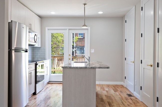Building Photo - ???Completely Renovated 3 Bedroom 1.5 Bath...