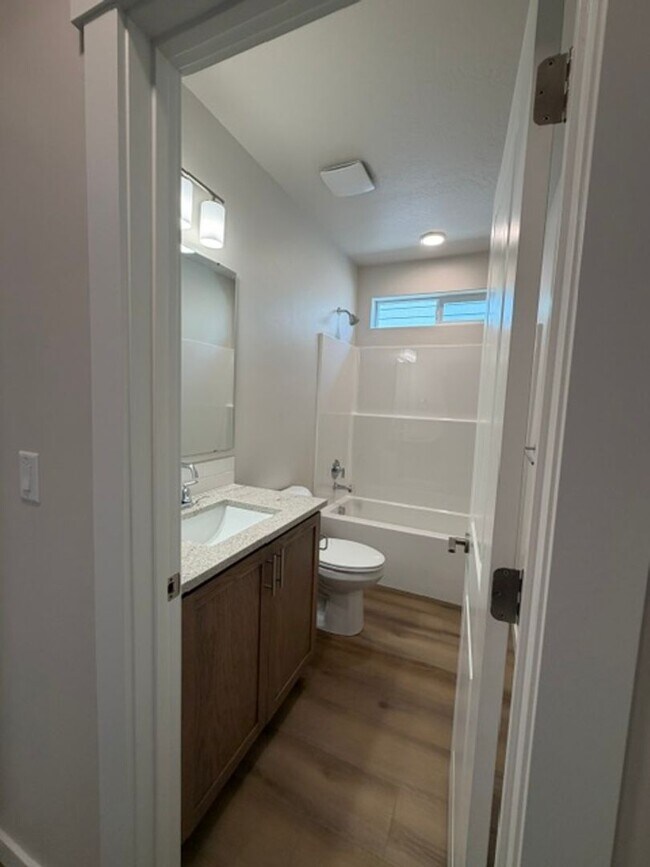 Building Photo - 421 Needlegrass Ln