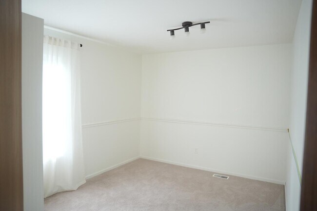 Building Photo - 22115 Pasadena Ln