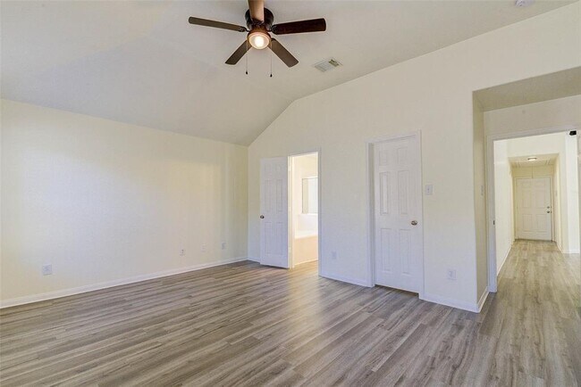 Building Photo - 25211 Clover Ranch Dr