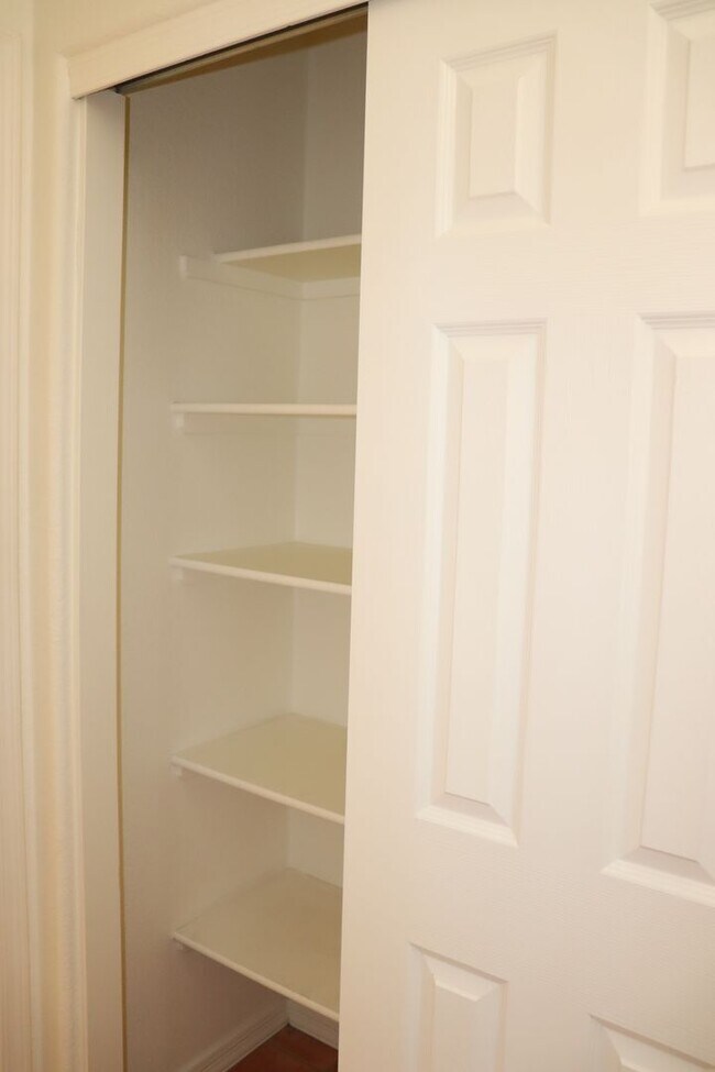 Building Photo - East Side 3 Bed 2 Bath Energy Efficient Pulte Home