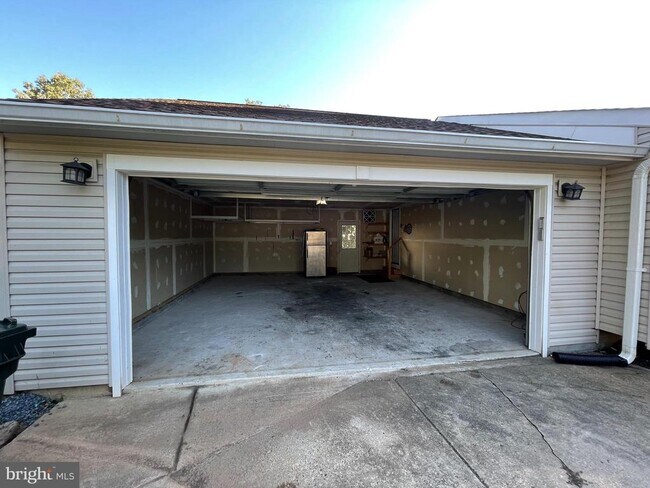 Building Photo - 5056 Kenerson Dr