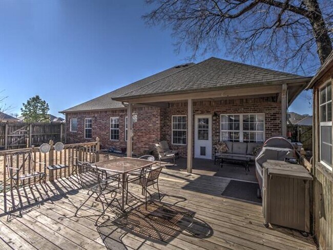 Building Photo - Located On The West Side Of Claremore - Provides Commuting To Work, Shopping, Schools & Restauran...