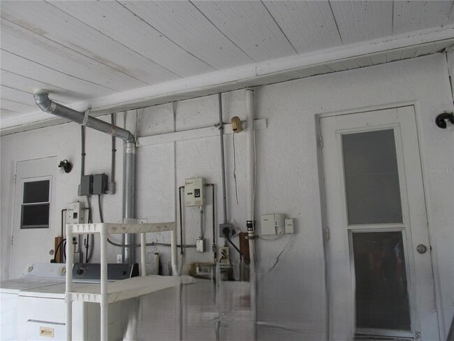 Building Photo - 300 Colonia Ln