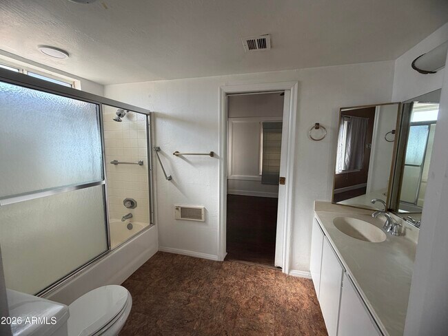 Building Photo - 1328 E Maddock Rd