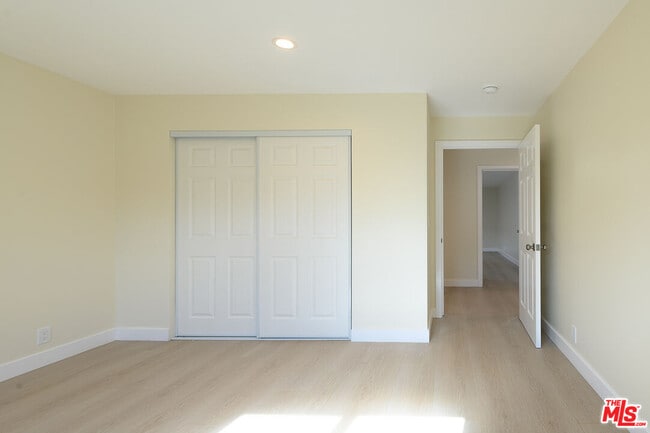 Building Photo - 2718 W 70th St