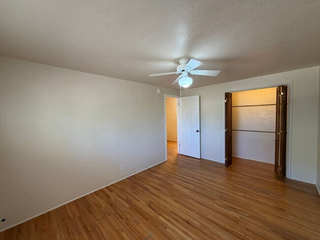 Building Photo - 2838 La Veta Dr