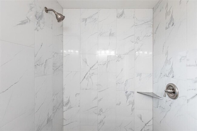 Building Photo - 326 W Grace St