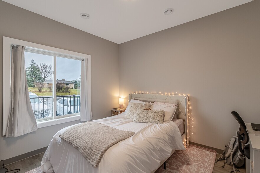 Building Photo - 1570 Stadium Ln