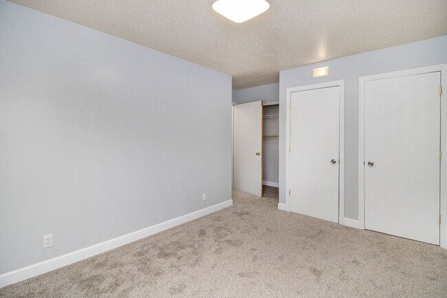 Building Photo - 408 N Perrine St