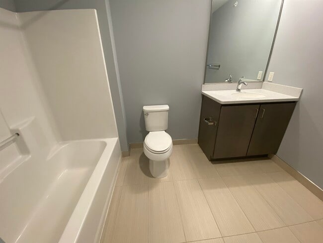 Building Photo - 27 E Ridge Dr