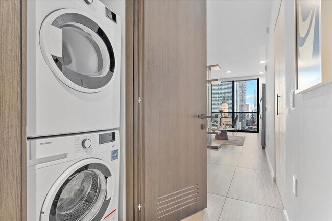 Building Photo - 398 NE 5th St