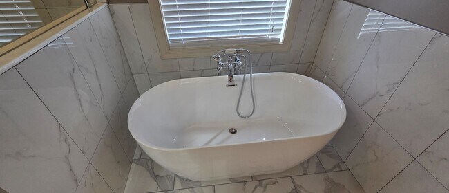 Building Photo - Beautiful Home with a full in law suite in Lewisville