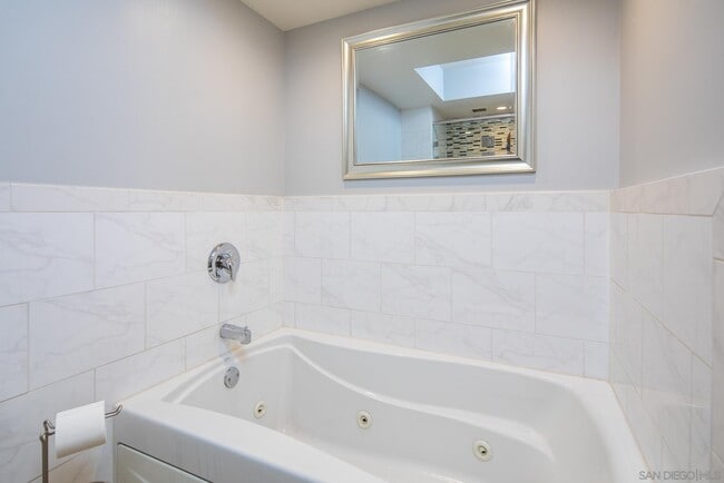 Building Photo - 500 W Harbor Dr