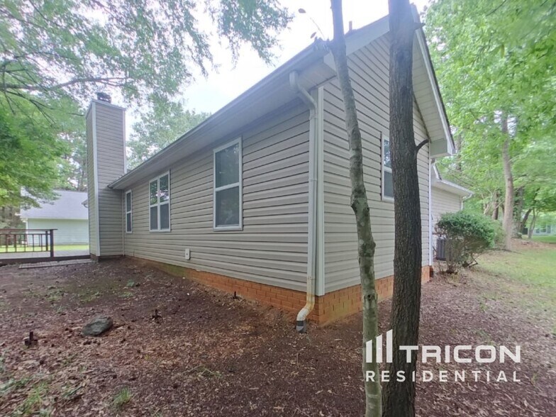 Building Photo - 10723 Spruce Knob Ln