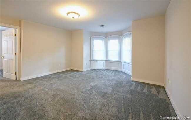 Building Photo - 217 Maple Ave