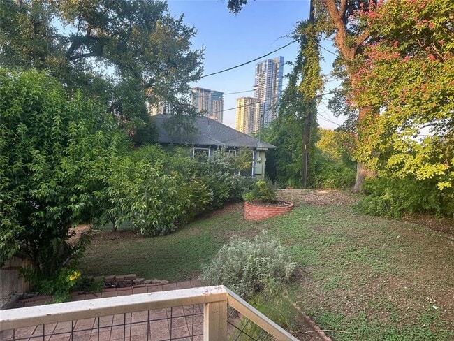 Building Photo - 312 Le Grande Ave