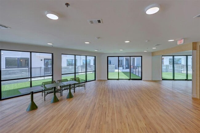Building Photo - 1701 Simond Ave