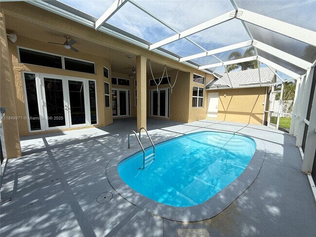 Building Photo - 807 Heritage Dr